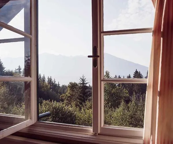 因斯布鲁克2小木屋酒店 *